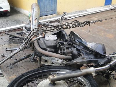 Moto bate mata e pega fogo 002