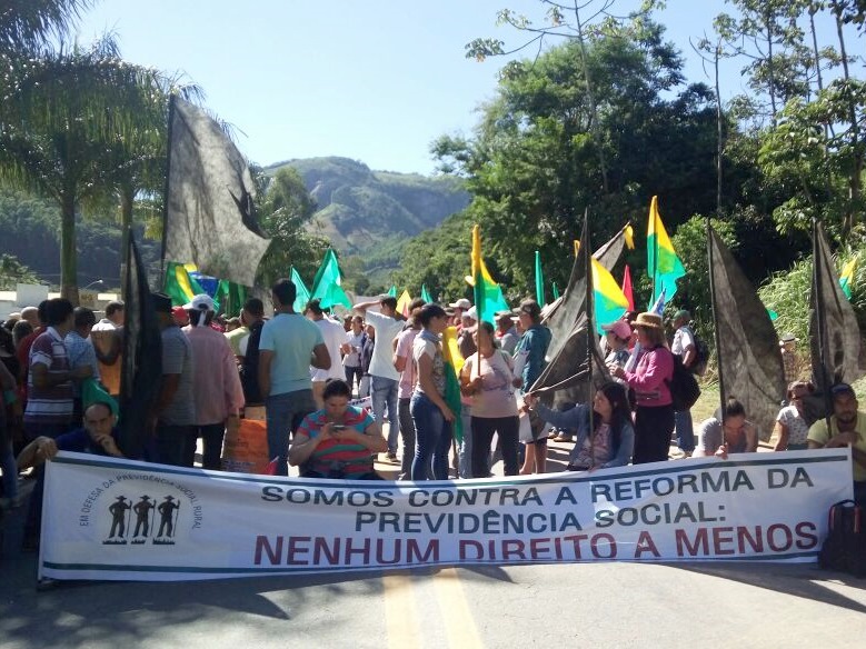 protesto contra reformas em venda nova 2