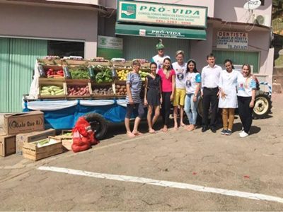 Hospital Concordia recebe doacao de alimentos depois de desfile dos comercios em Santa Maria de Jetiba 2