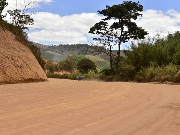 Investimento de RS 15 milhoes nas estrada de Brejetuba 02