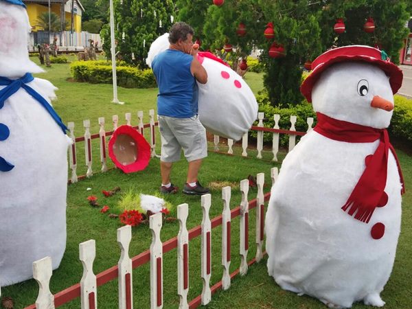 Ornamentos de Natal de Marechal Floriano sao removidos 2