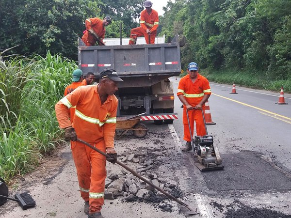 Buracos na BR262 comecam a ser tapados 2