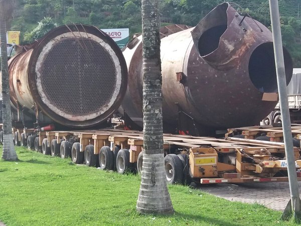 Carretas gigantescas continuam na BR262