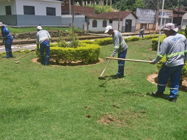 Prefeitura de Marechal continua a limpeza das areas verdes