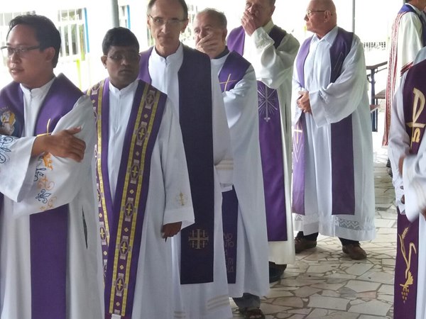 Ultima celebracao do padre Abilio sem tristeza absoluta