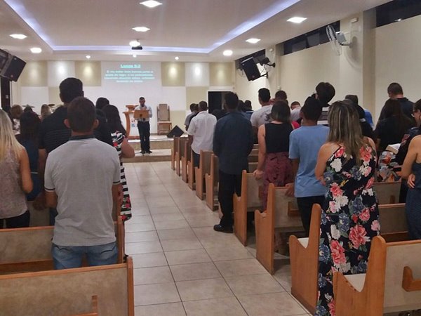 Culto evangelico lota capela em Marechal Floriano 2