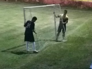 Meninos treinam com bola e se preparam fisicamente 2