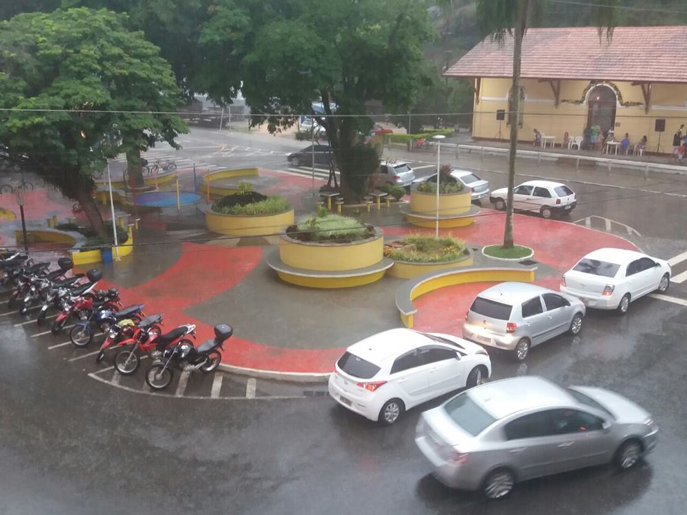 Nuvens negras e muita chuva em Marechal Floriano 2