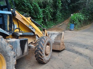 Mais limpeza nas estradas em Marechal Floriano 2