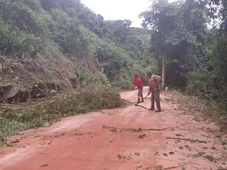 Prefeitura de Marechal trabalha para melhorar as estradas