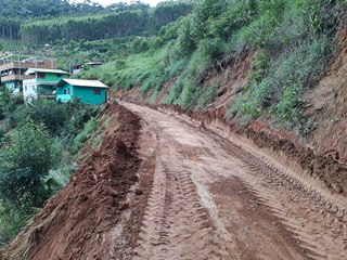 Prefeitura de Marechal trabalha para melhorar as estradas 2