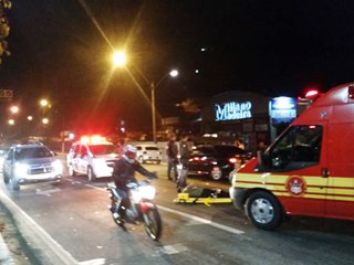 Motocicleta e carro colidem sob semáforo da BR 262 em Marechal Floriano