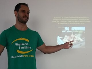 Vigilância Sanitária de Marechal Floriano realiza uma ação de educação no setor 2