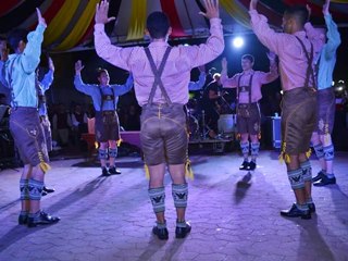 Vagas para rapazes nas danças alemãs em Santa Maria de Marechal