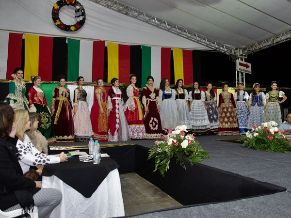 Eleitas as rainhas e princesas do XIX Festival Ítalo Germânico