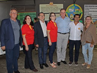 Governador participa de comemoração ao dia de Domingos Martins e visita a fábrica da Kebis