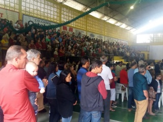 Multidão católica participa de celebração e procissão de Corpus Christi em Marechal Floriano