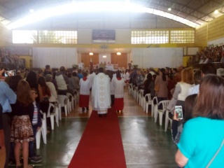 Multidão católica participa de celebração e procissão de Corpus Christi em Marechal Floriano 2