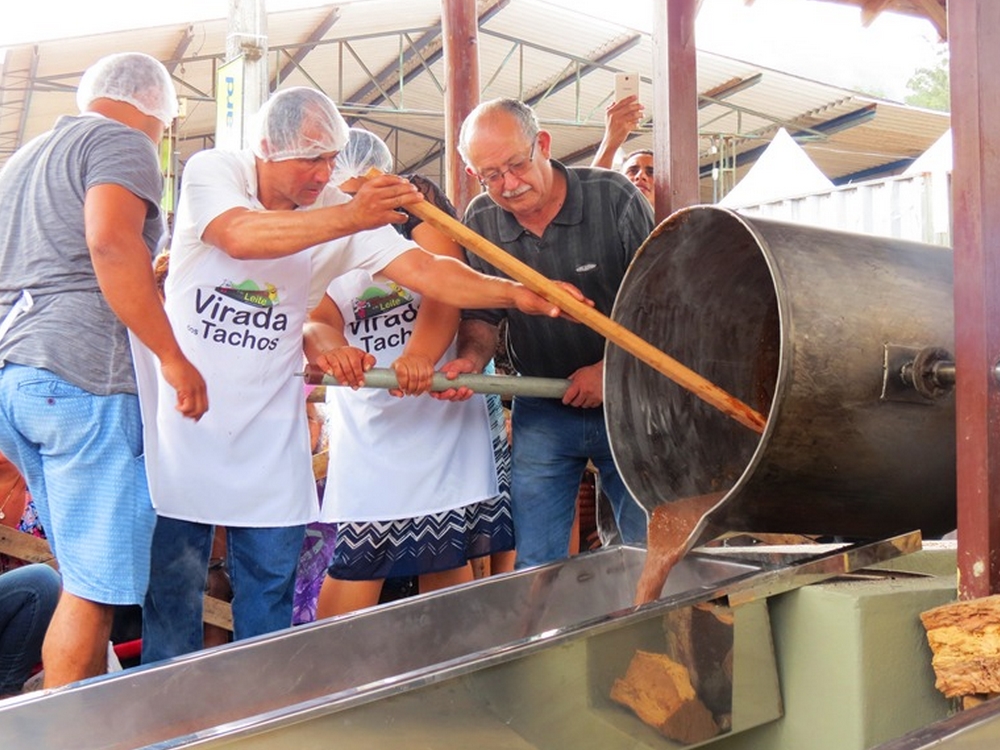 Doce de banana e requeijão gigantes em Alfredo Chaves3