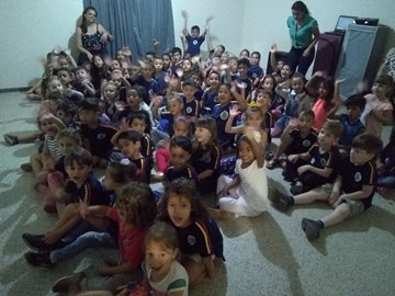 Escola organiza cinema e atividades lúdicas em Marechal Floriano para comemorar dia da criança