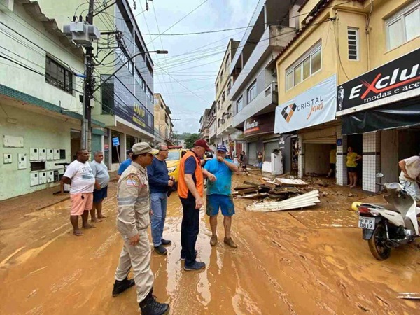 Governador anuncia medidas para reestruturação dos municípios afetados pelas chuvas no sul do Estado 2