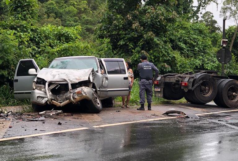 Acidente na Curva do Cavalo Morto envolve seis veículos e faz