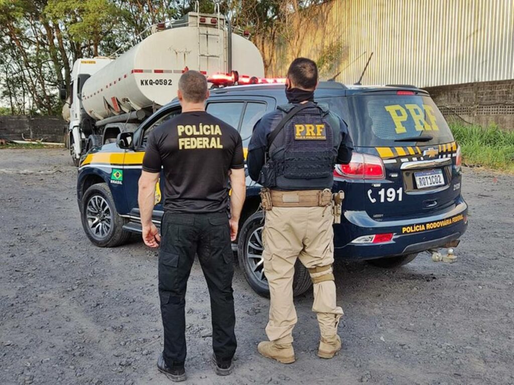 Policia-Federal-interdita-oito-postos-de-combustiveis-acusados-de-vender-gasolina-adulterada-no-Estado