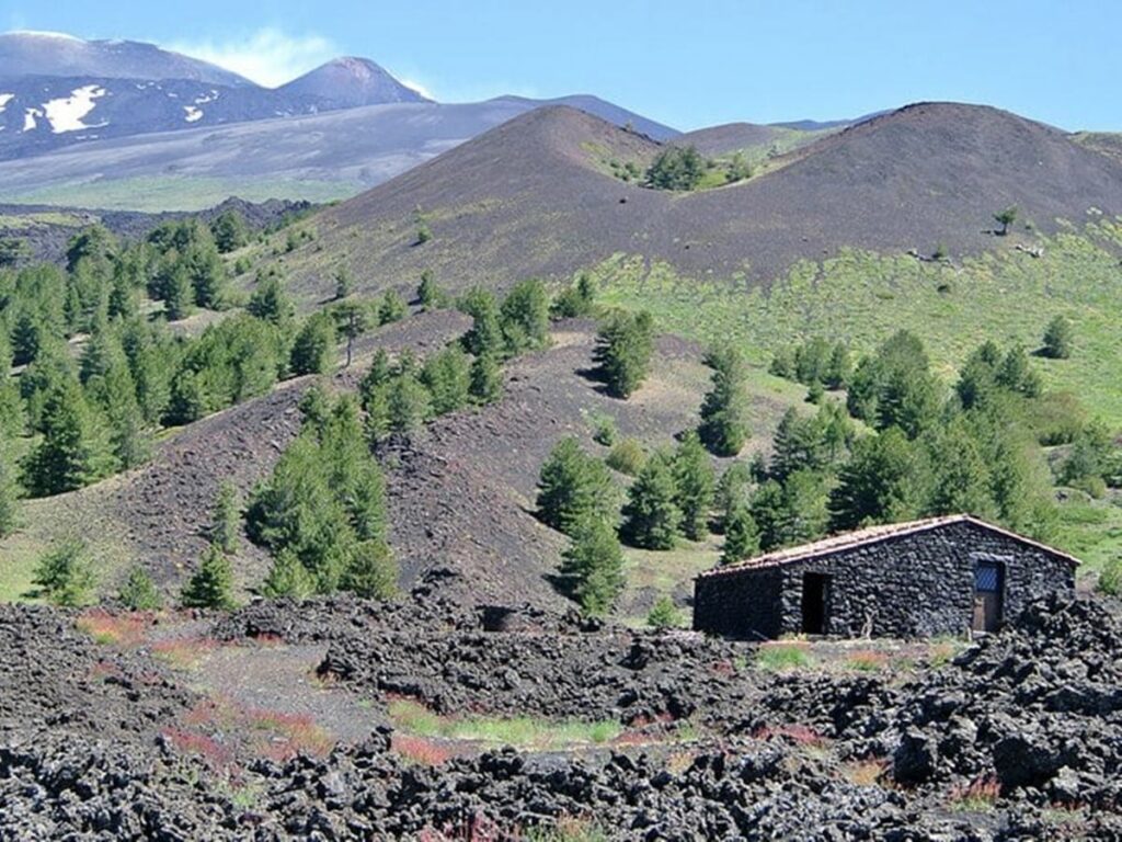 Brasileira-desaparece-durante-excursao-no-vulcao-Etna-na-Italia