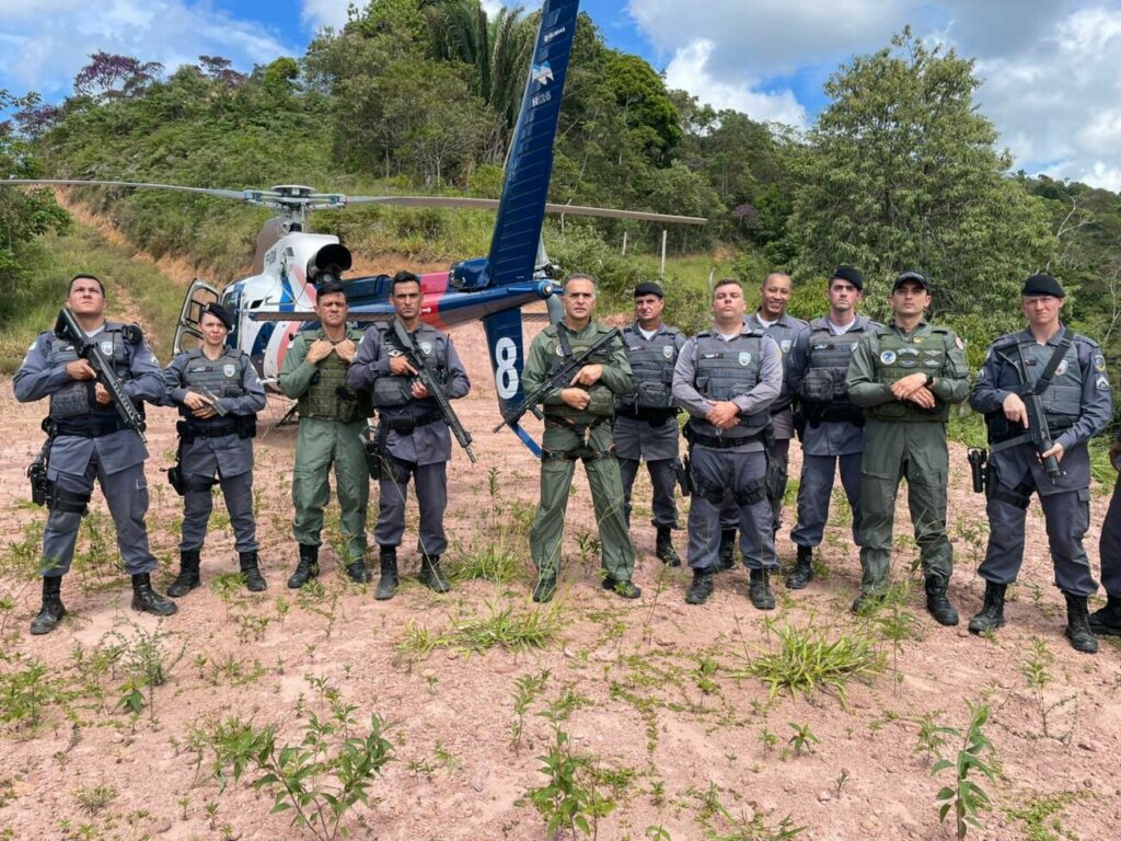 Polícia busca bandidos escondidos em mata após roubarem casa em Alfredo Chaves - capa