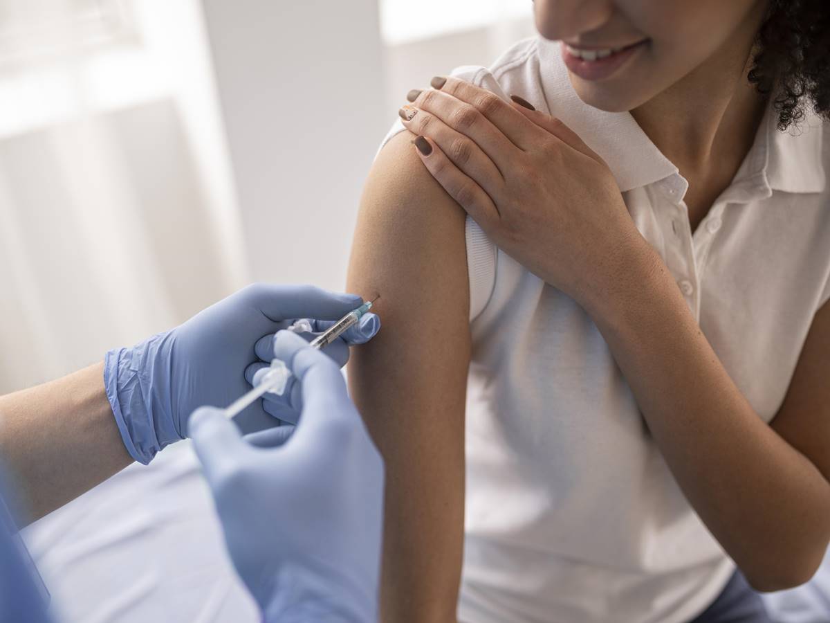 Vacina-bivalente-esta-liberada-para-pessoas-a-partir-de-18-anos