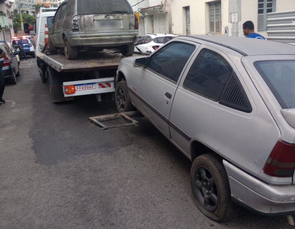 Policia-Militar-e-autorizada-a-remover-veiculos-abandonados-nas-ruas-