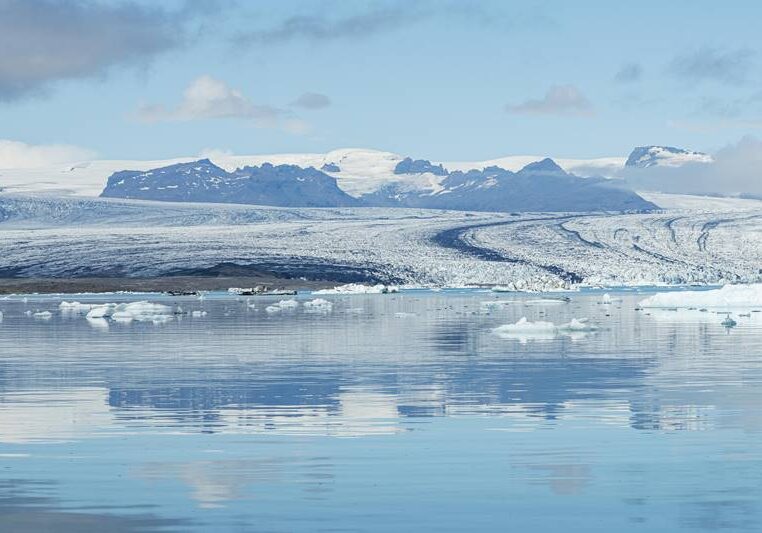 iceland-landscape-beautiful-waterscape